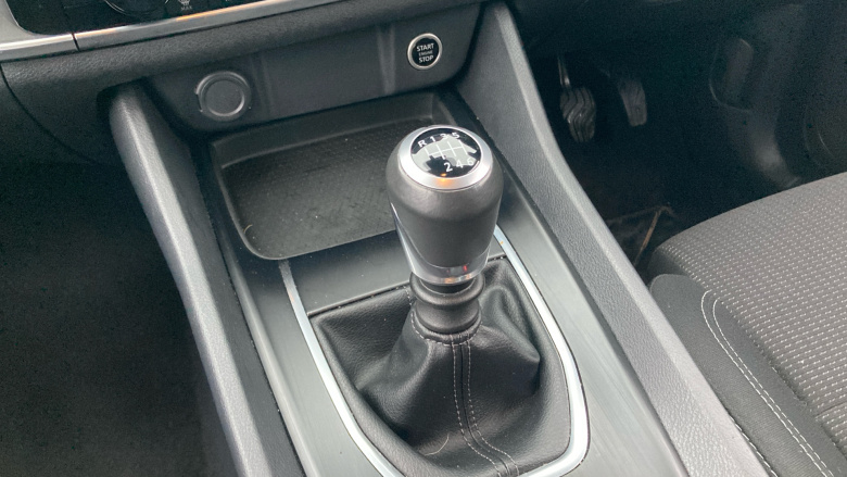 Nissan Qashqai 1.3 DiG-T MH Acenta Premium 5dr Petrol Hatchback